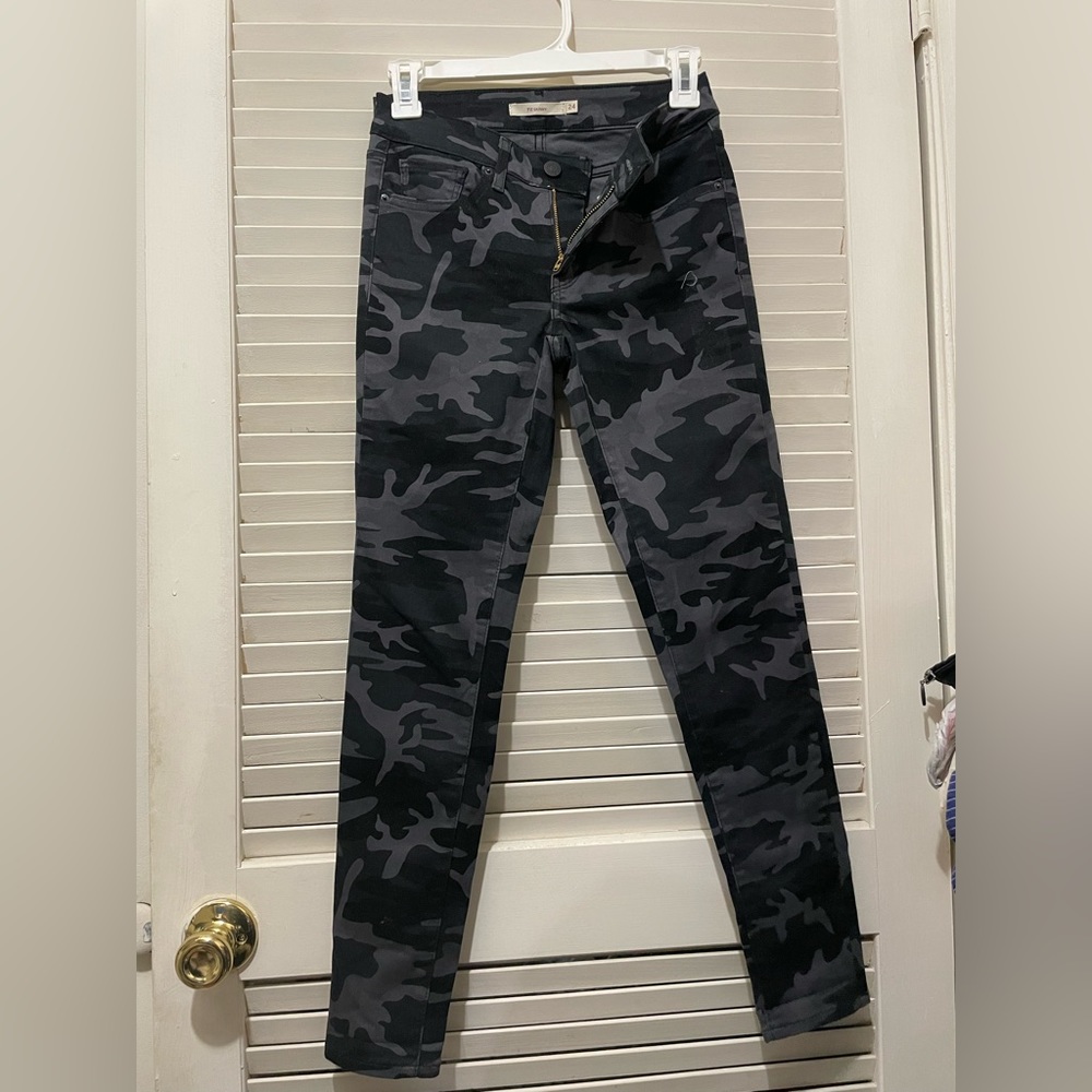 Levi’s Women High Rise Jeans NWOT
